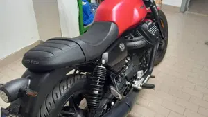 Moto Guzzi V7 Stone (2021 - 24)  (10)