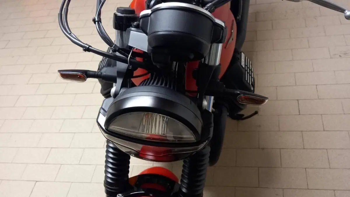 Moto Guzzi V7 Stone (2021 - 24)  (11)