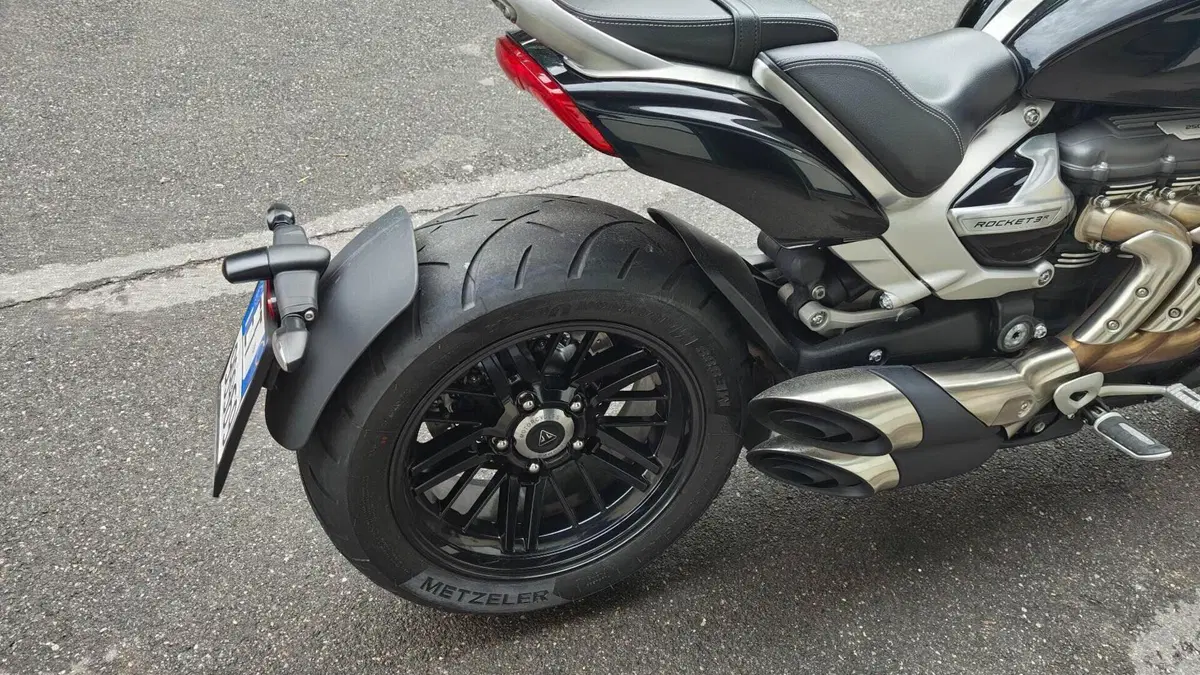 Triumph Rocket 3 R (2019 - 20)  (8)