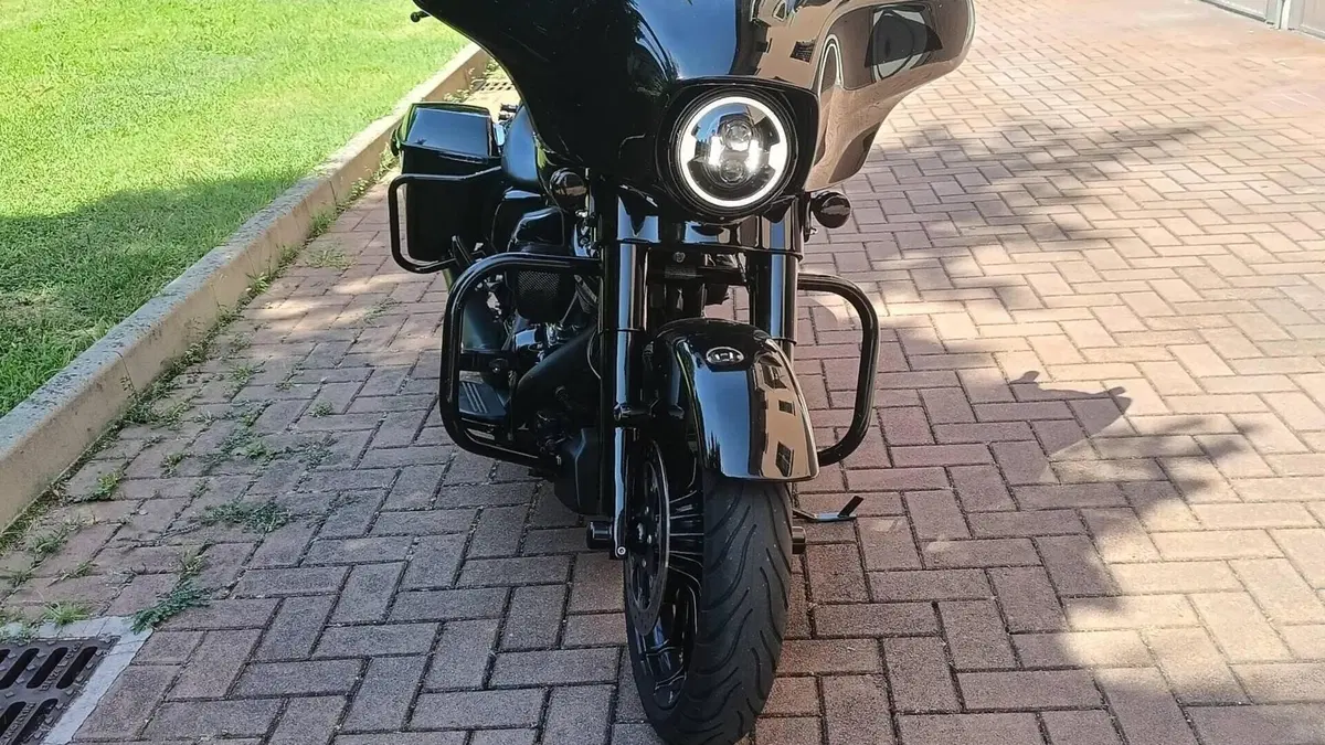 Harley-Davidson 107 Street Glide Special (2017 - 19) - FLHXS  (3)