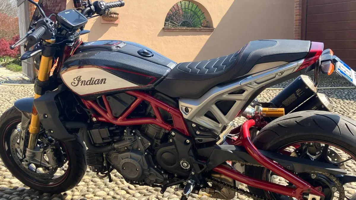 Indian FTR 1200 R Carbon (2021 - 25)  (2)