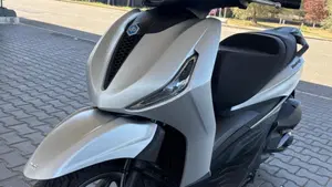 Piaggio Beverly 300 ABS-ASR (2021 - 25)  (3)