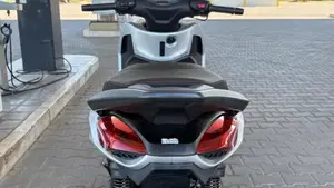 Piaggio Beverly 300 ABS-ASR (2021 - 25)  (4)