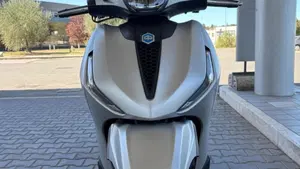 Piaggio Beverly 300 ABS-ASR (2021 - 25)  (5)