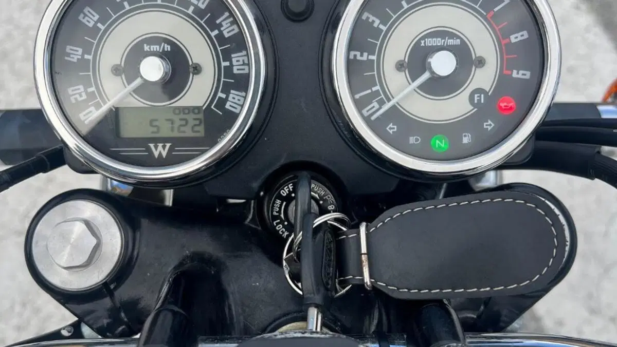 Kawasaki W 800 (2010 - 17)  (5)
