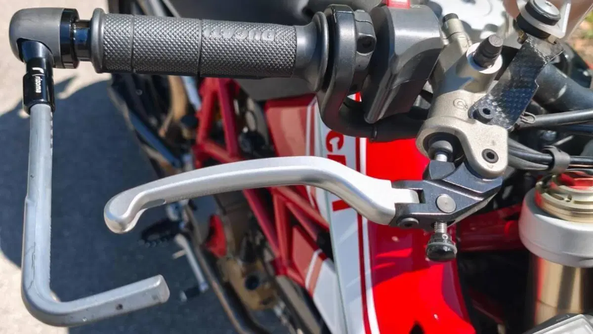 Ducati Hypermotard 1100 S (2007 - 09)  (3)