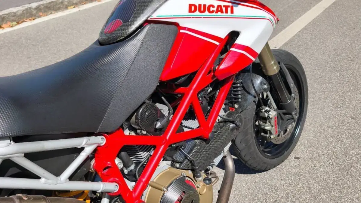 Ducati Hypermotard 1100 S (2007 - 09)  (10)