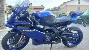 Yamaha YZF R9 (2025 - 26)  (3)