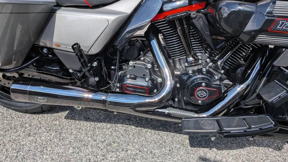 Harley-Davidson CVO Road Glide (2023)  (5)