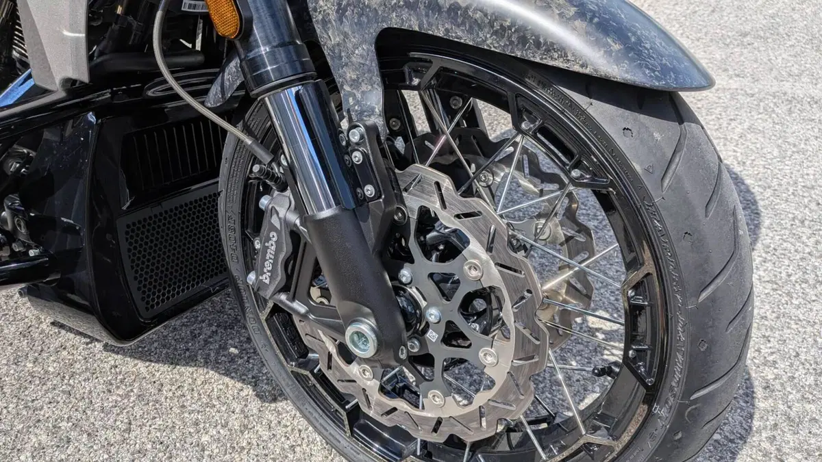 Harley-Davidson CVO Road Glide (2023)  (6)