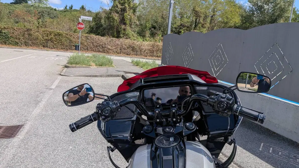 Harley-Davidson CVO Road Glide (2023)  (7)