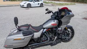 Harley-Davidson CVO Road Glide (2023)  (9)