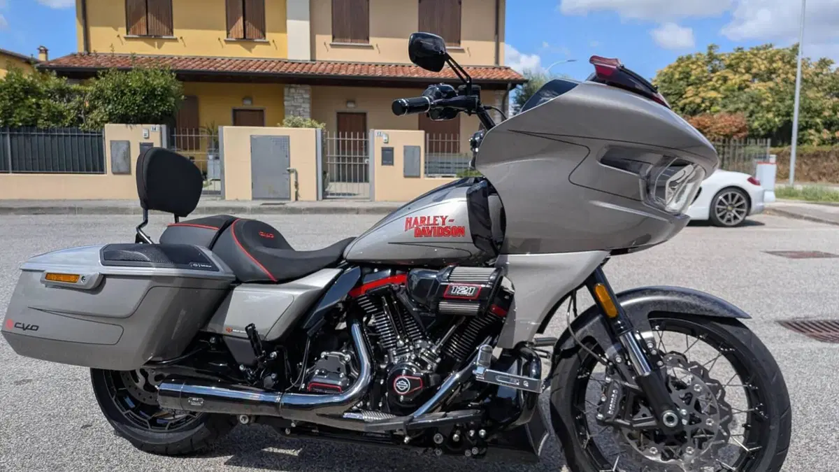 Harley-Davidson CVO Road Glide (2023)  (10)