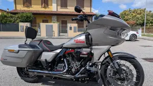 Harley-Davidson CVO Road Glide (2023)  (10)