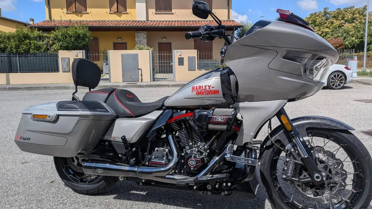 Harley-Davidson CVO Road Glide (2023) 