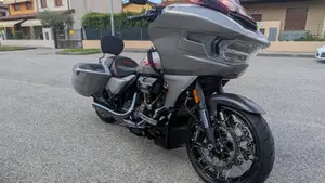 Harley-Davidson CVO Road Glide (2023)  (13)