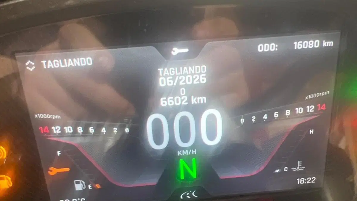 Triumph Street Triple 765 RS (2023 - 26)  (2)