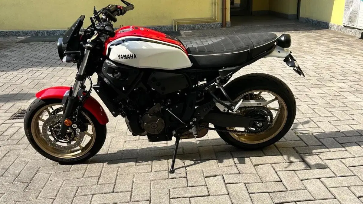 Yamaha XSR 700 (2021)  (2)