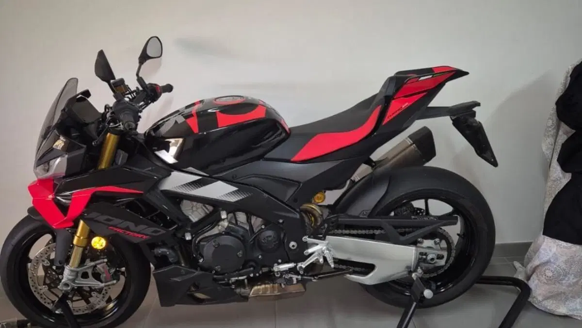 Aprilia Tuono V4 Factory (2025 - 26)  (3)