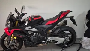 Aprilia Tuono V4 Factory (2025 - 26)  (3)