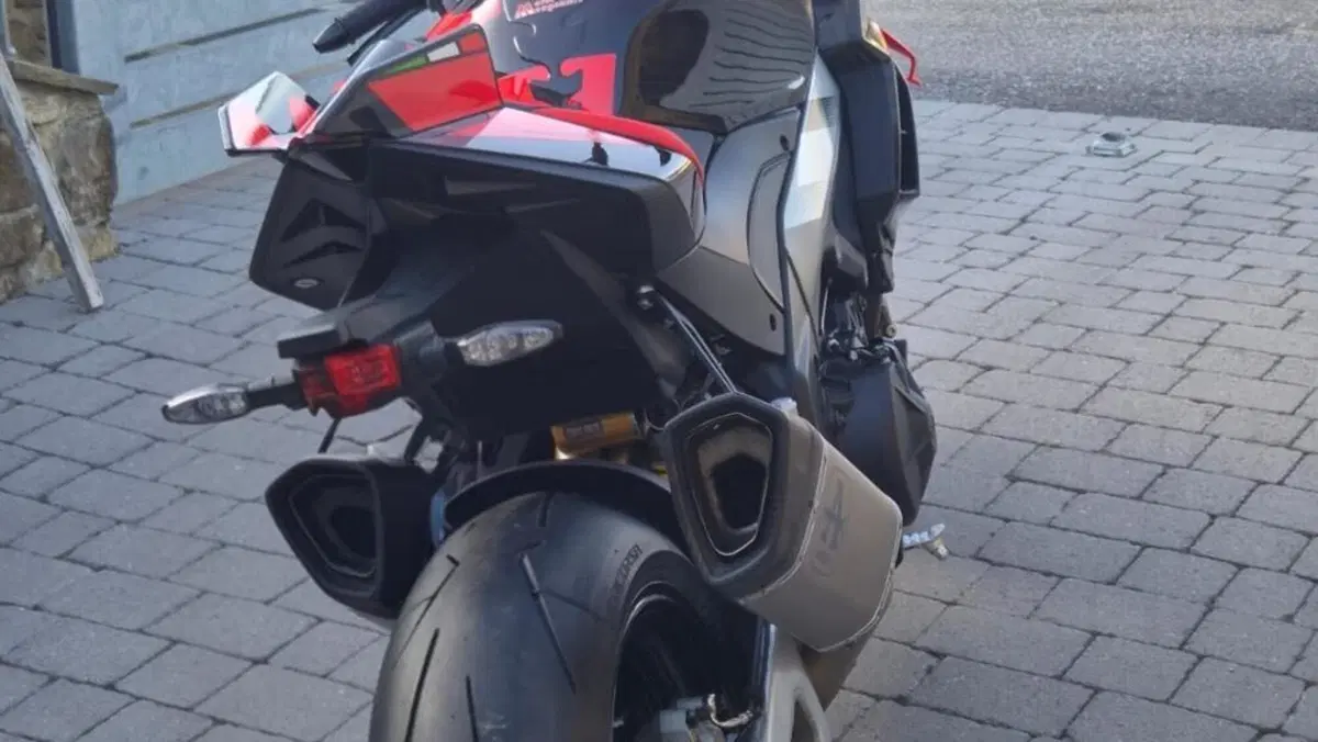 Aprilia Tuono V4 Factory (2025 - 26)  (7)