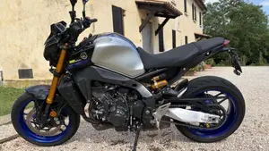 Yamaha MT-09 SP (2021 - 23)  (2)