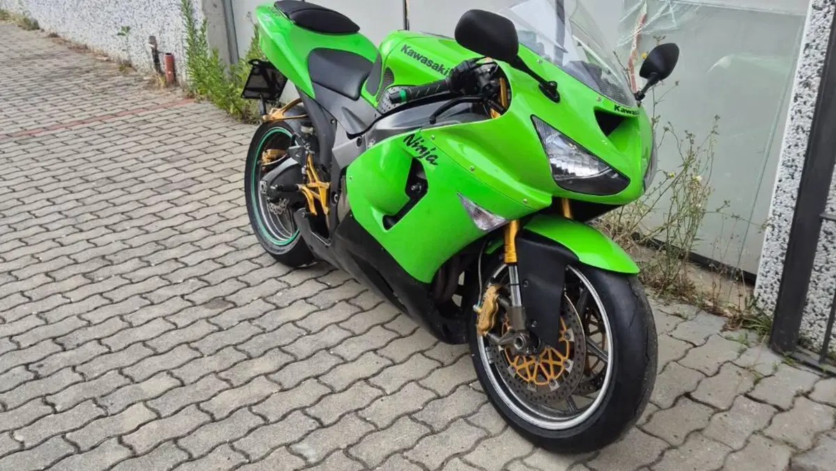 Kawasaki Ninja 636 ZX-6R (2005 - 06)  (2)