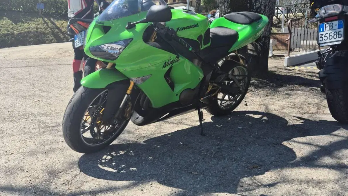 Kawasaki Ninja 636 ZX-6R (2005 - 06)  (4)