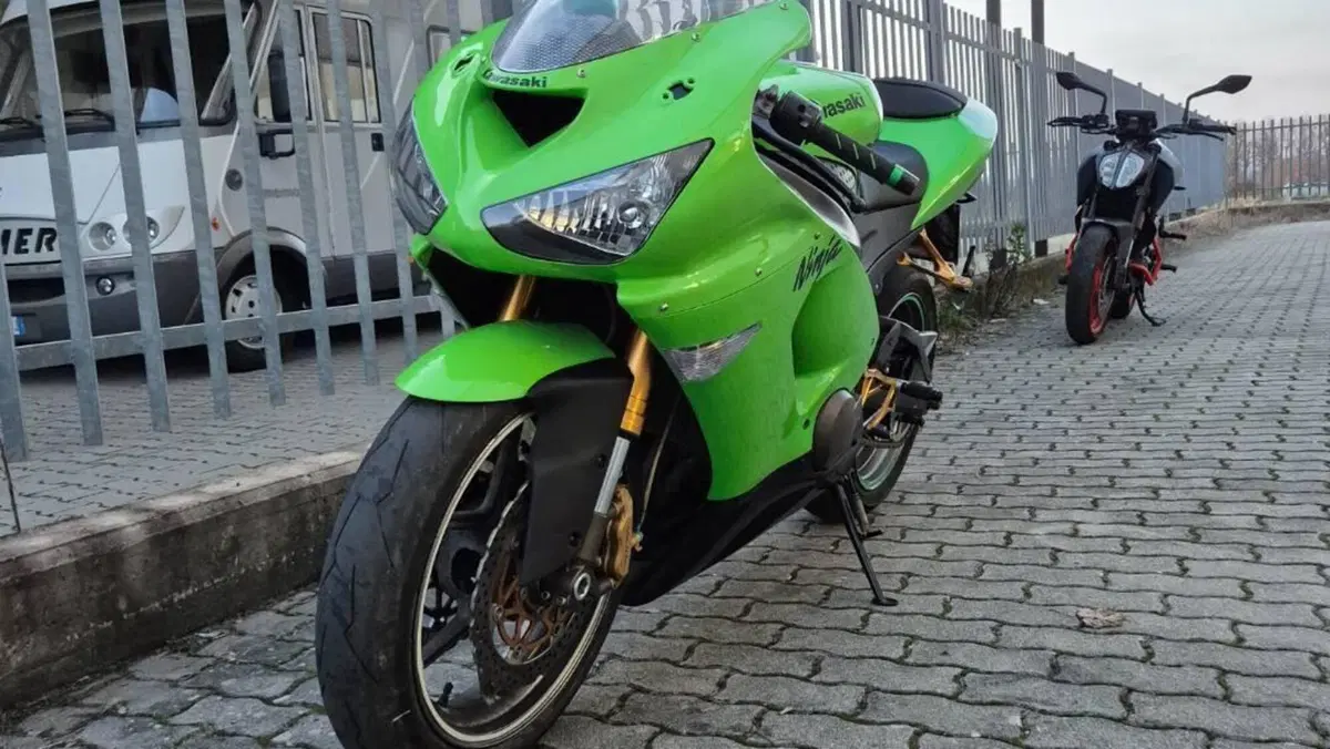 Kawasaki Ninja 636 ZX-6R (2005 - 06)  (5)