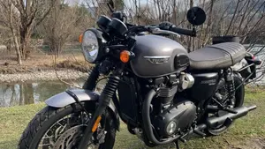 Triumph Bonneville T120 Black (2017 - 20)  (2)