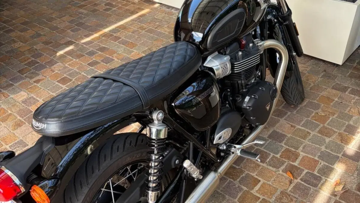 Triumph Bonneville T100 (2021 - 25)  (7)
