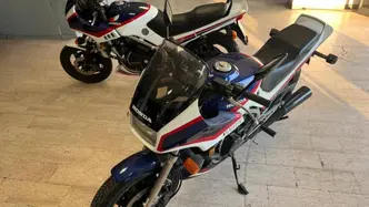 Honda  n°2  VF500F  epoca