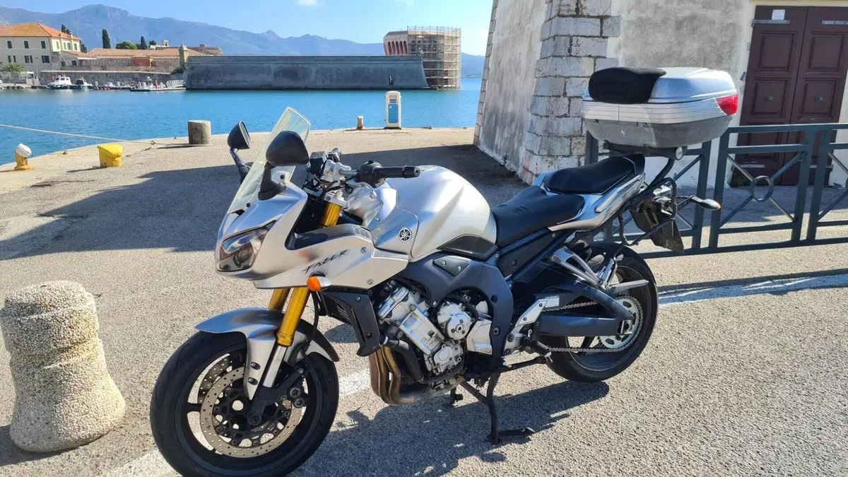 Yamaha FZ1 Fazer (2006 - 16)  (2)