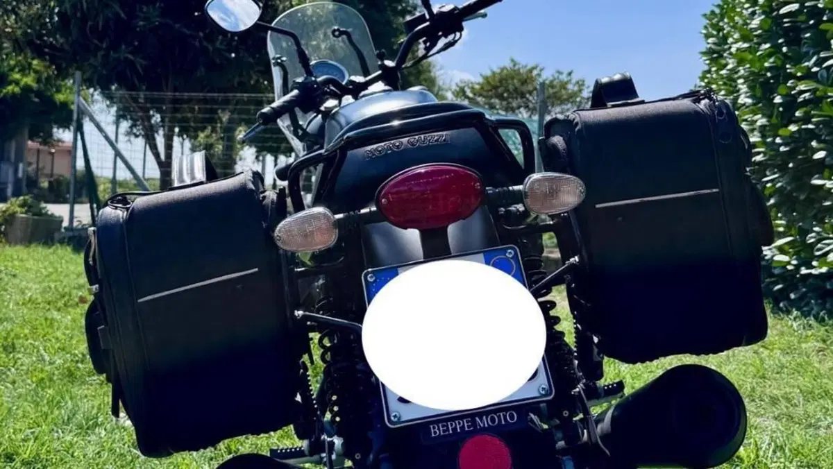 Moto Guzzi V7 III Stone (2017 - 20)  (4)