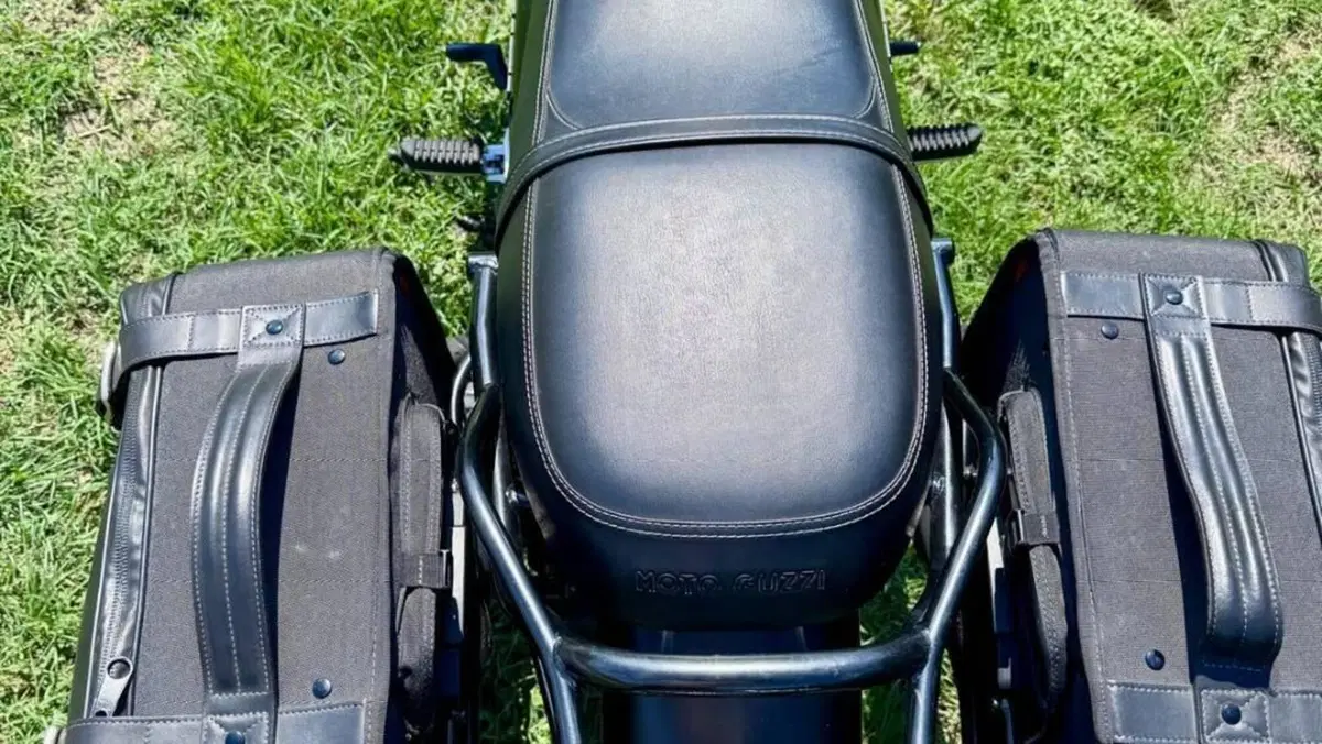 Moto Guzzi V7 III Stone (2017 - 20)  (6)