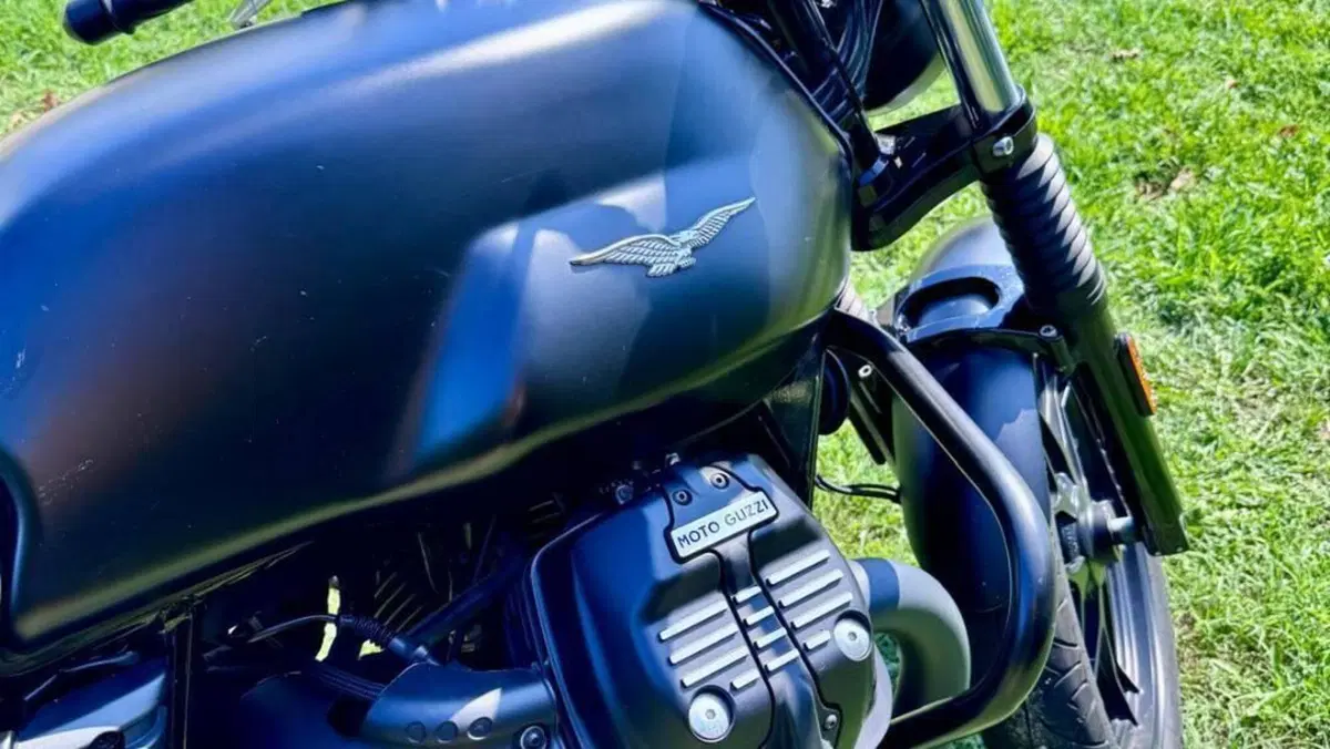 Moto Guzzi V7 III Stone (2017 - 20)  (7)
