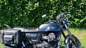 Moto Guzzi V7 III Stone (2017 - 20)  (2)