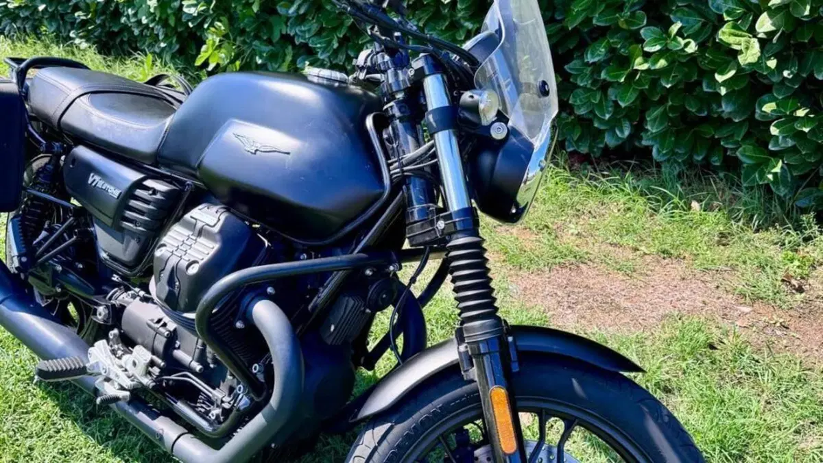 Moto Guzzi V7 III Stone (2017 - 20)  (9)
