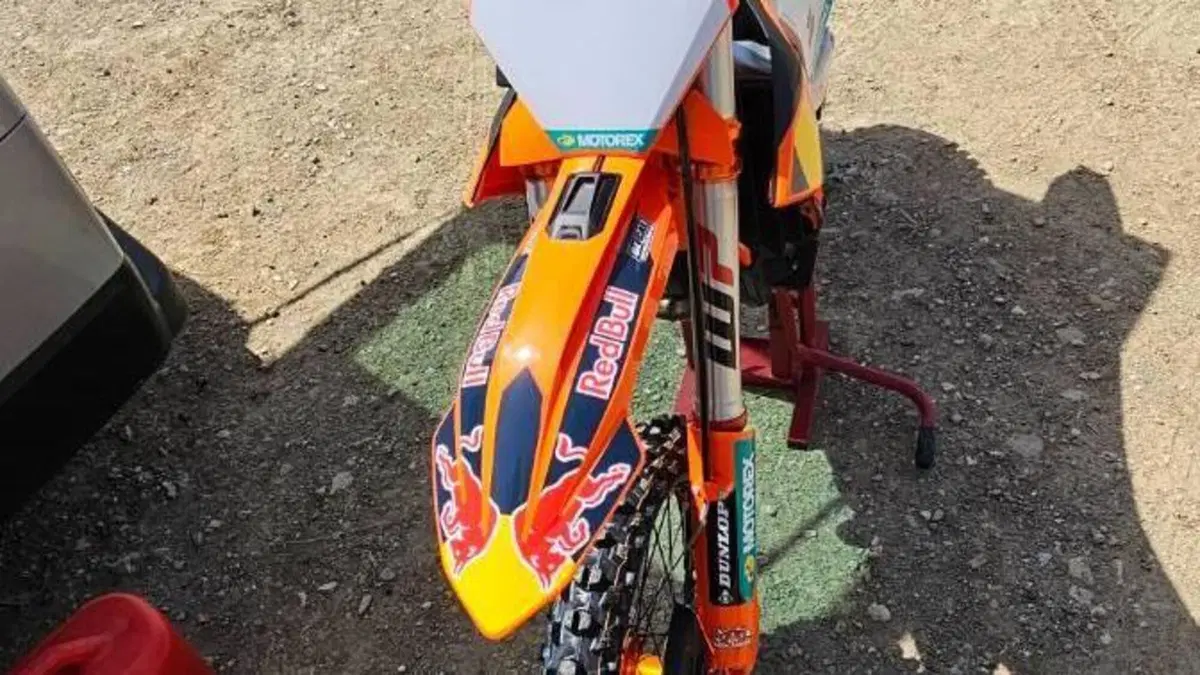KTM 450 SX-F Factory Edition (2024)  (2)