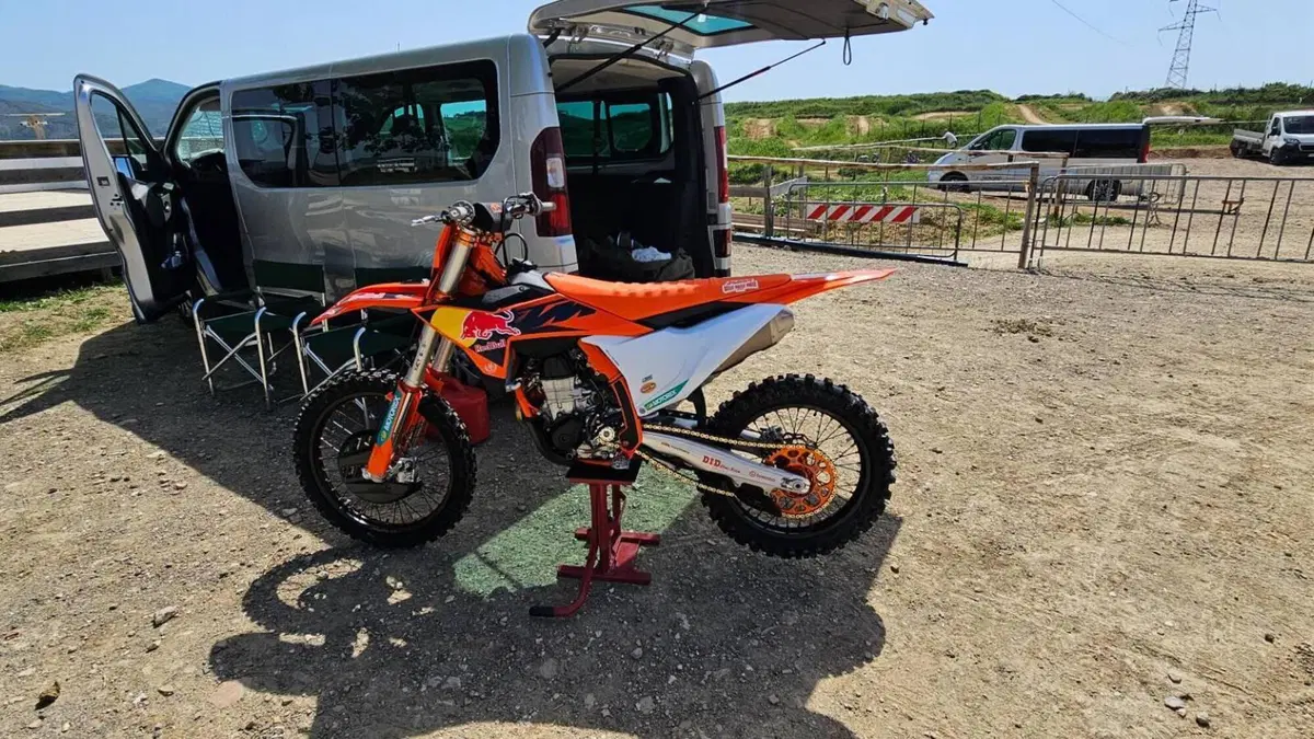 KTM 450 SX-F Factory Edition (2024)  (3)