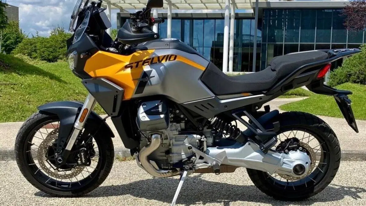 Moto Guzzi Stelvio (2024 - 26) 