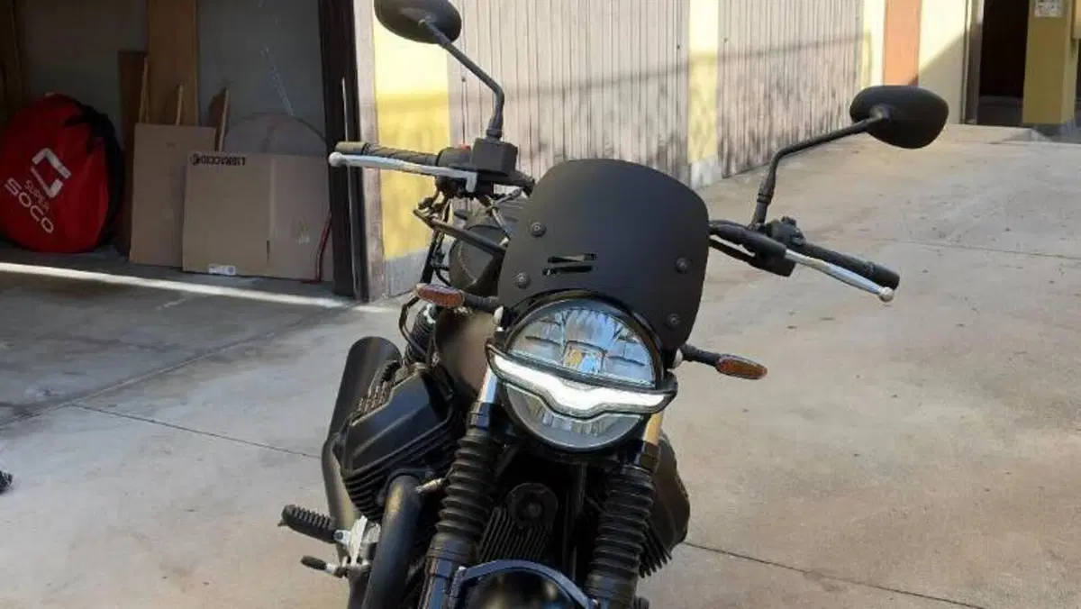 Moto Guzzi V7 Stone (2021 - 24)  (5)