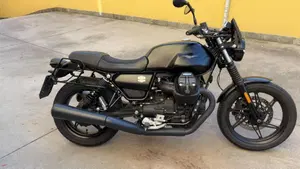 Moto Guzzi V7 Stone (2021 - 24)  (6)