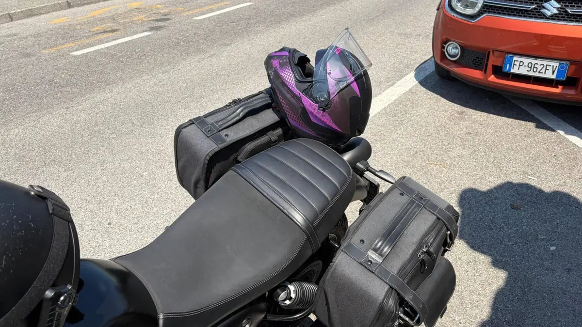 Moto Guzzi V7 Stone (2021 - 24)  (8)