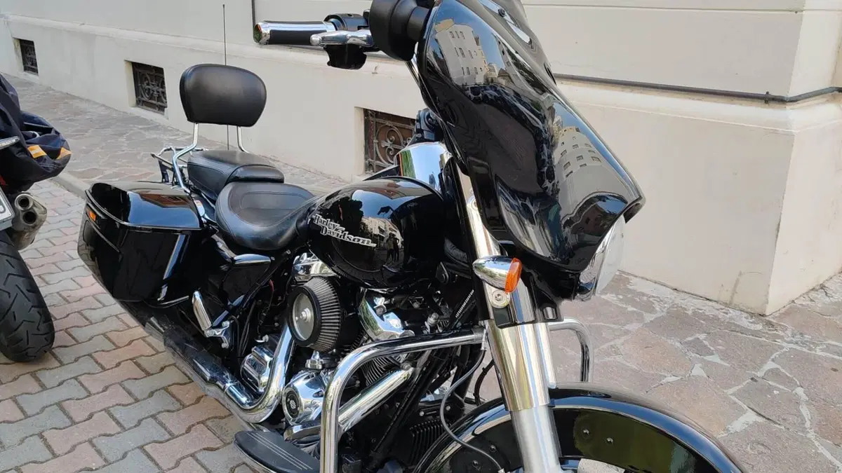 Harley-Davidson 107 Street Glide (2017 - 19) - FLHX 