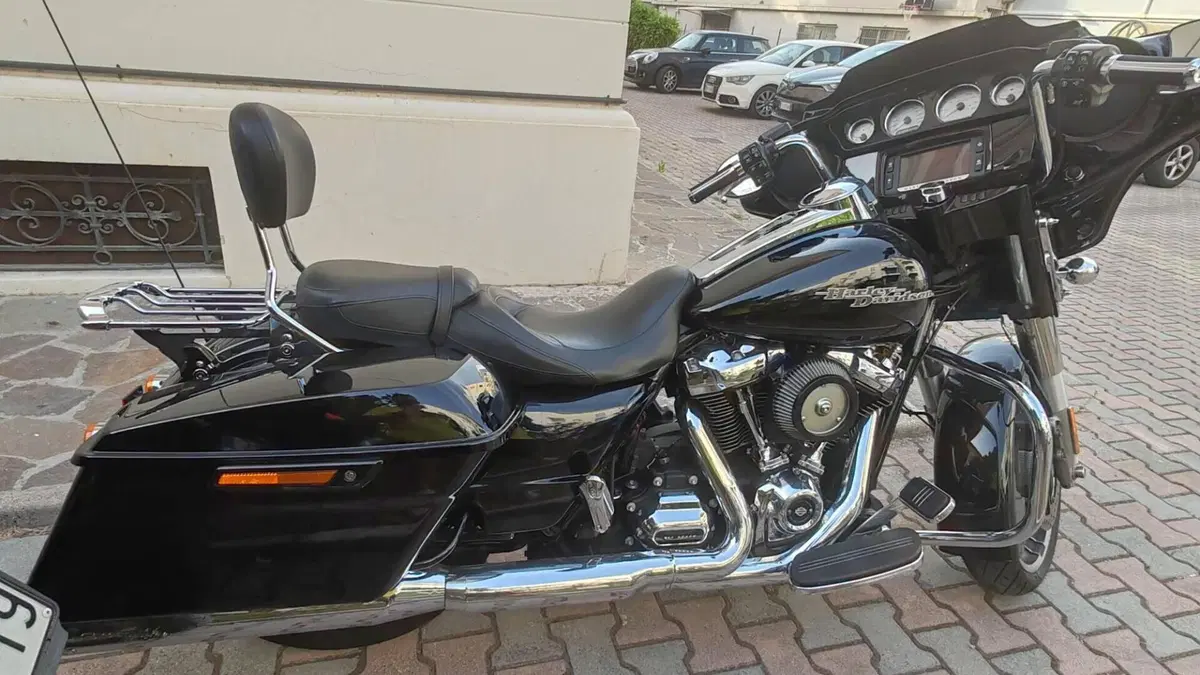 Harley-Davidson 107 Street Glide (2017 - 19) - FLHX  (3)