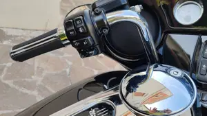 Harley-Davidson 107 Street Glide (2017 - 19) - FLHX  (4)