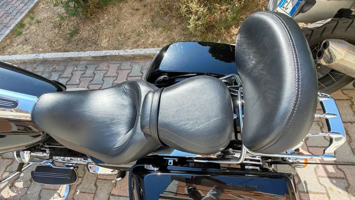 Harley-Davidson 107 Street Glide (2017 - 19) - FLHX  (7)