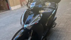 Honda SH 300 i ABS (2016 - 20)  (2)