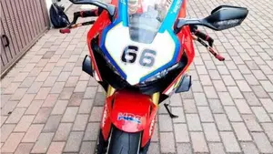 Honda CBR 1000 RR Fireblade (2017 - 19)  (2)